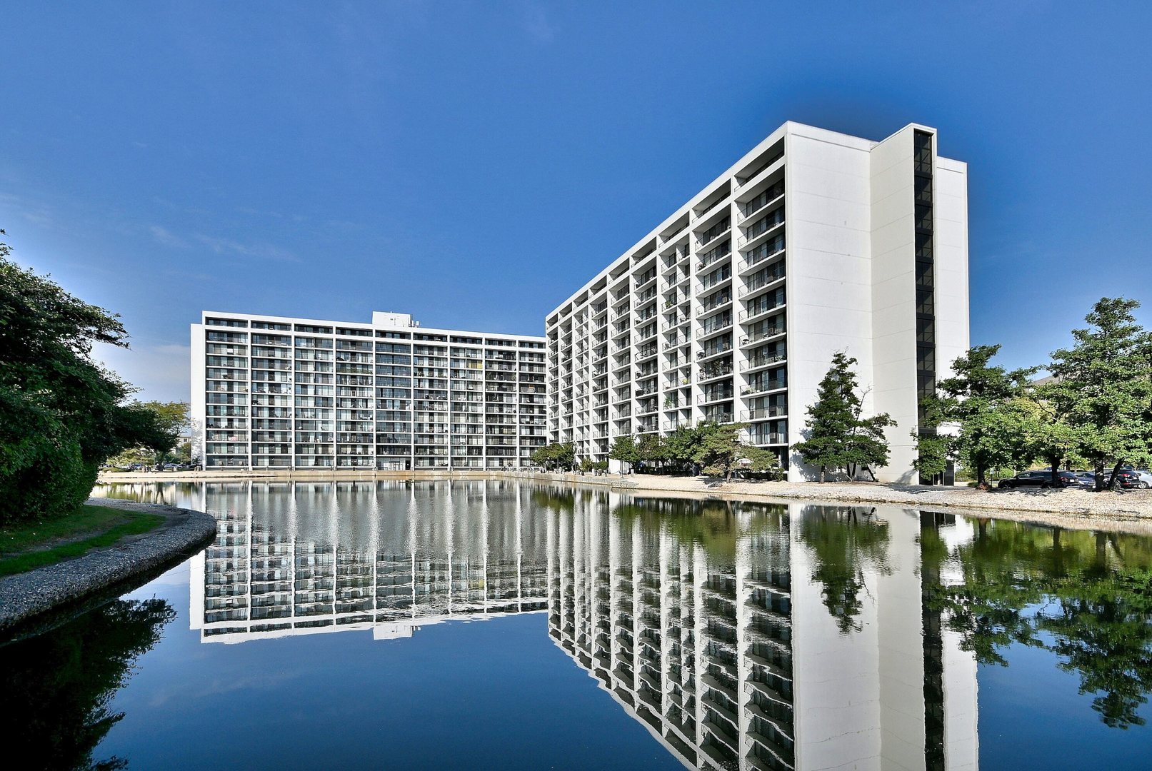 2015 S Finley Road Unit: 903