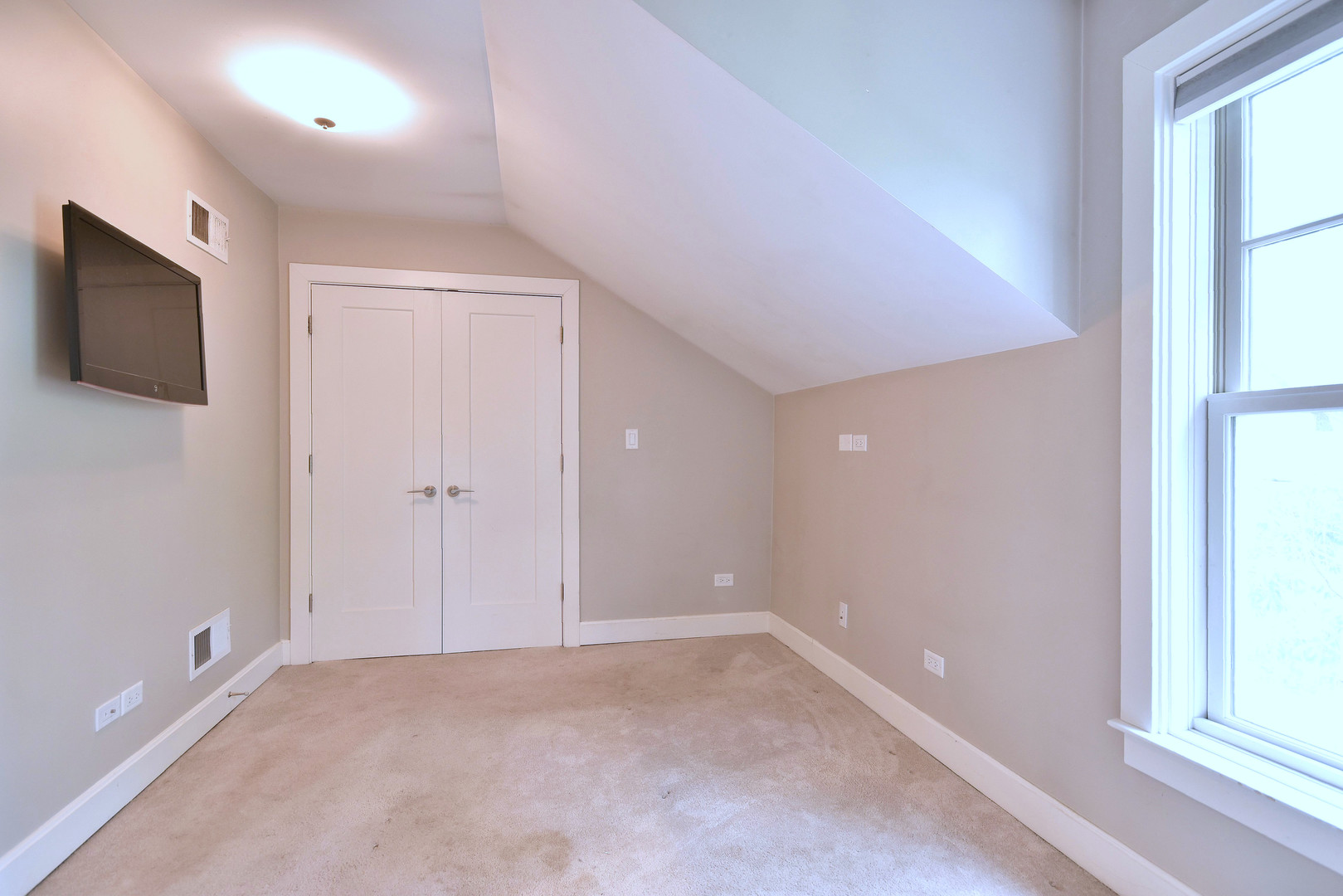 296 N Maple Avenue Unit: 3