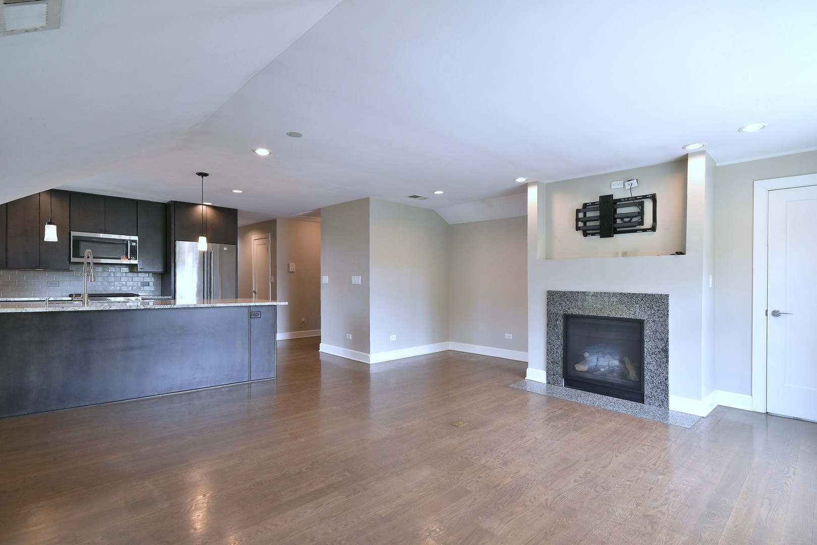 296 N Maple Avenue Unit: 3