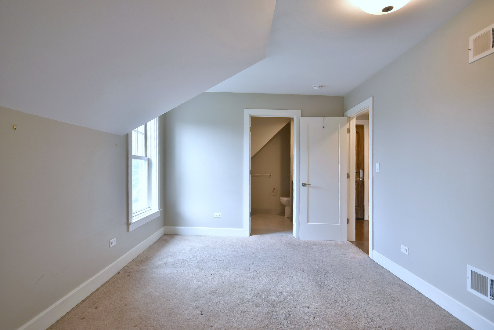 296 N Maple Avenue Unit: 3