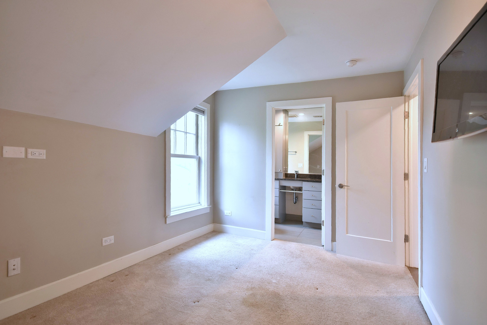 296 N Maple Avenue Unit: 3