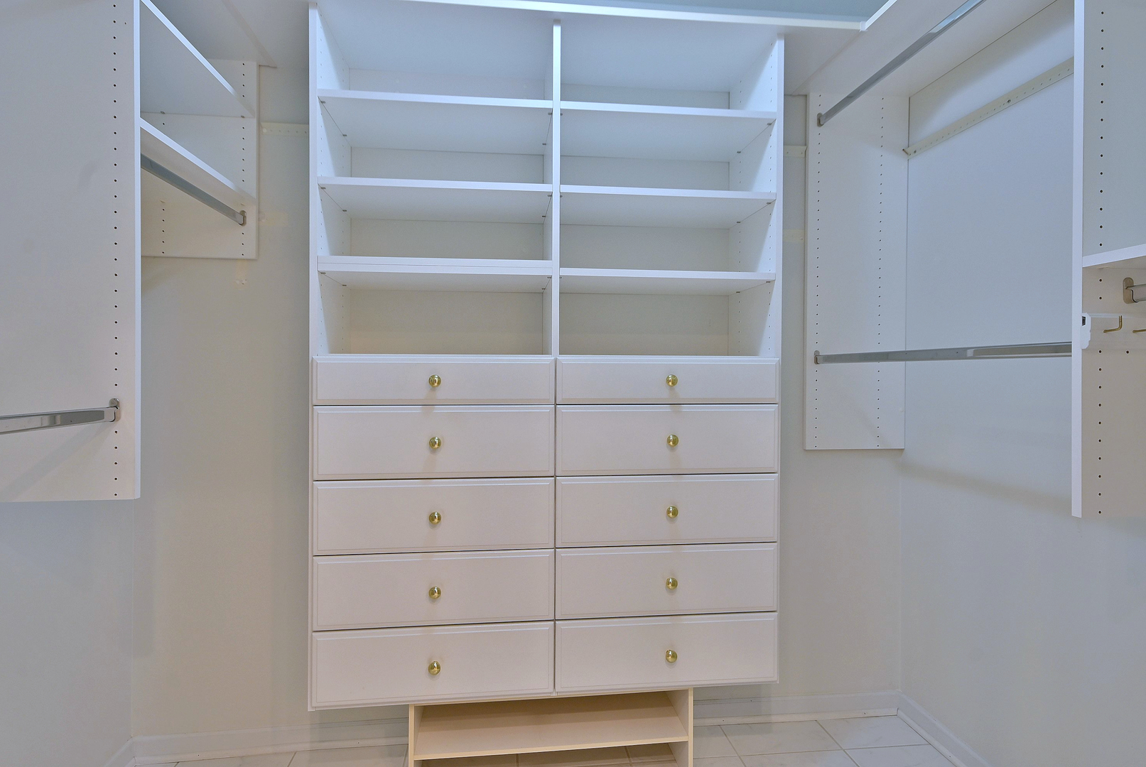 1 Oak Brook Club Drive Unit: A105