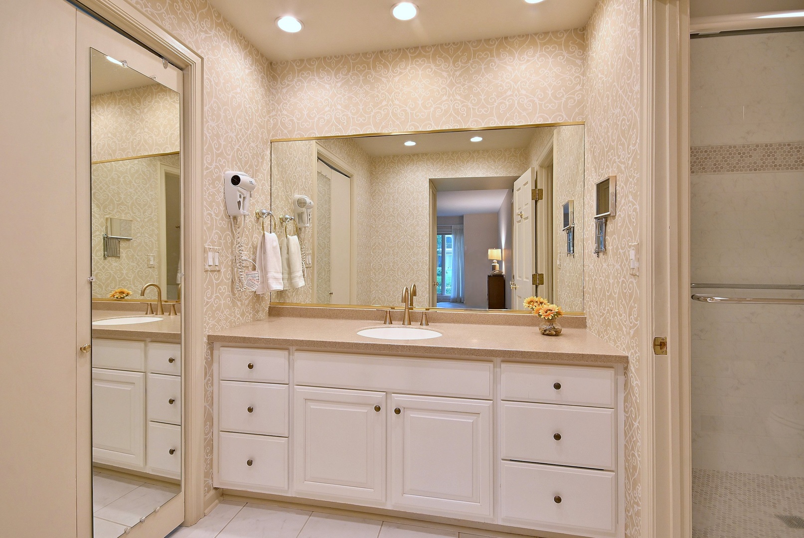 1 Oak Brook Club Drive Unit: A105