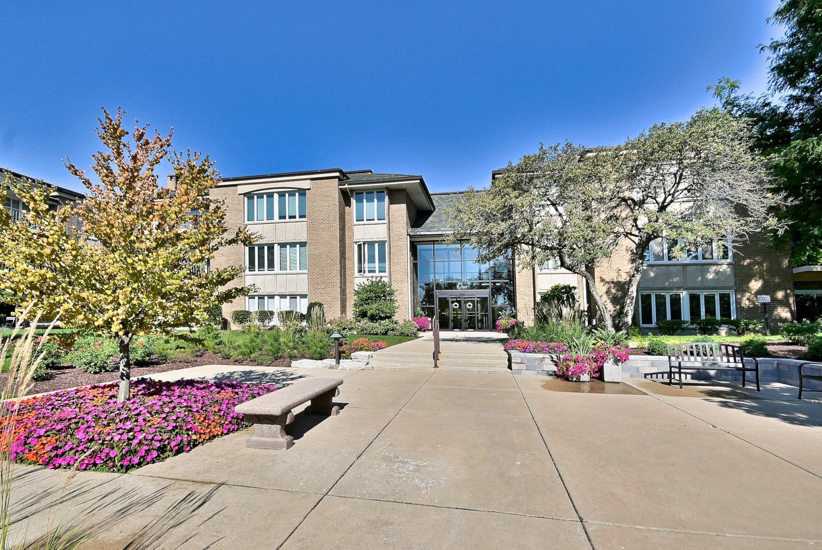1 Oak Brook Club Drive Unit: A105