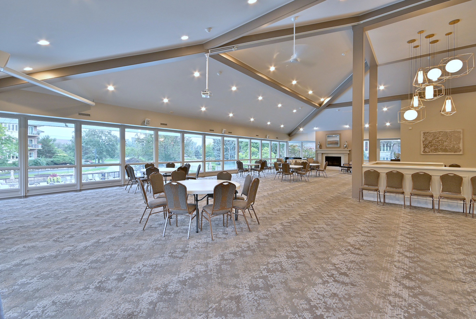 1 Oak Brook Club Drive Unit: A105