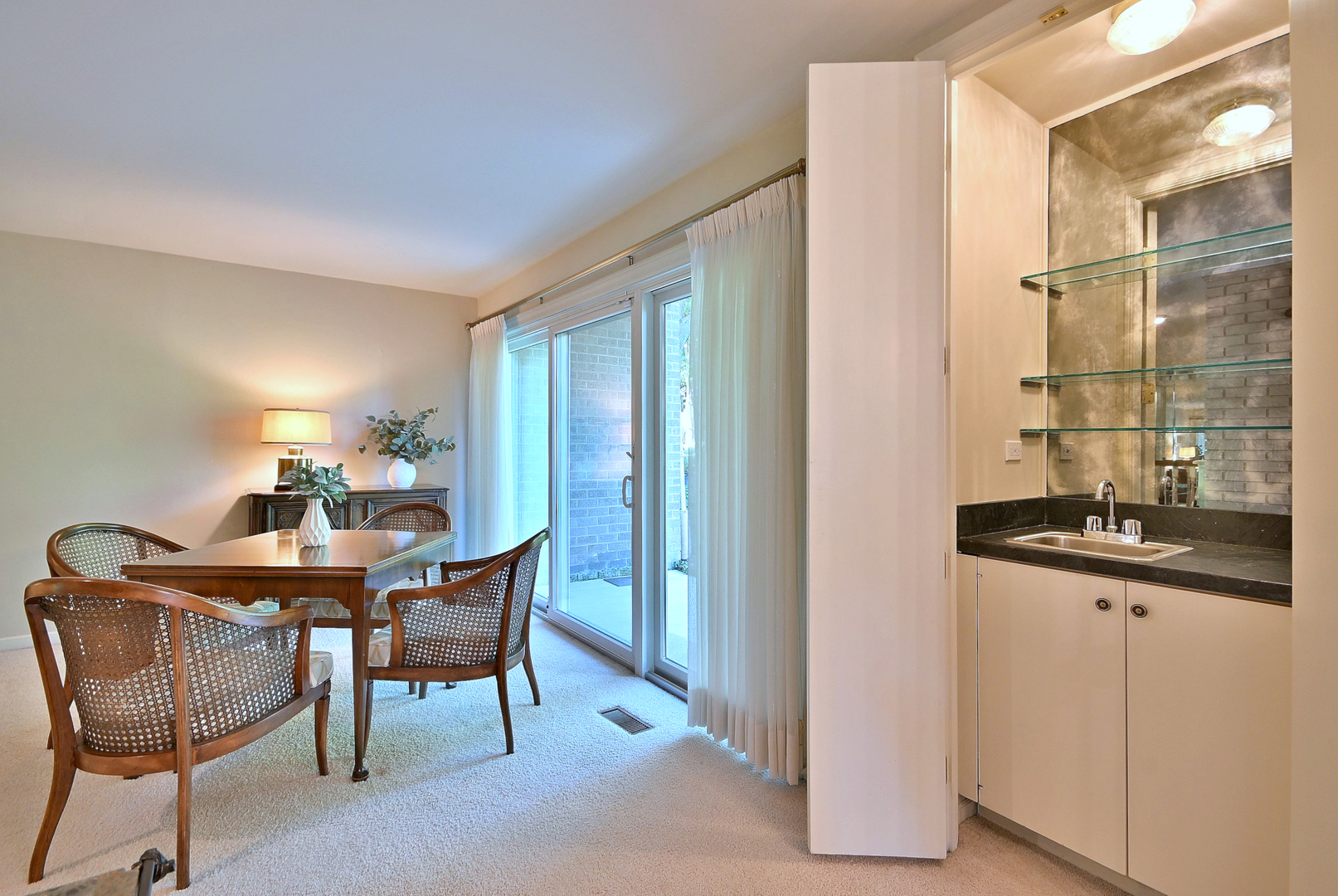 1 Oak Brook Club Drive Unit: A105