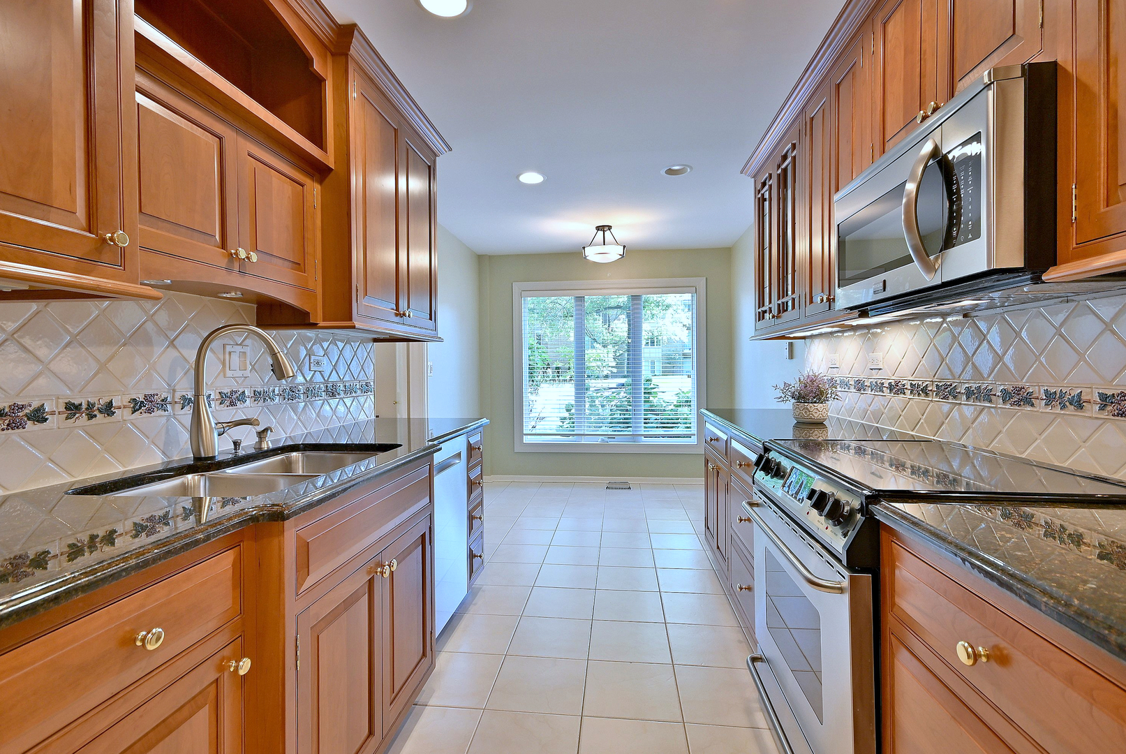 1 Oak Brook Club Drive Unit: A105