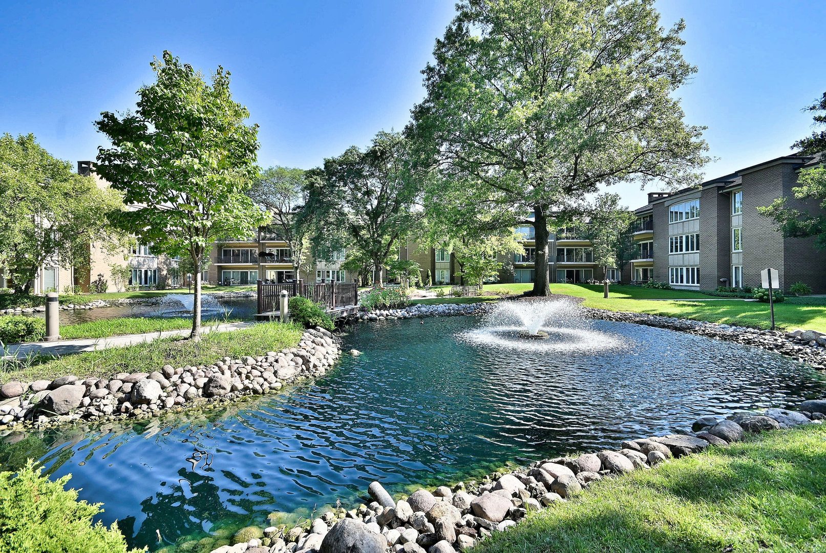 1 Oak Brook Club Drive Unit: A105