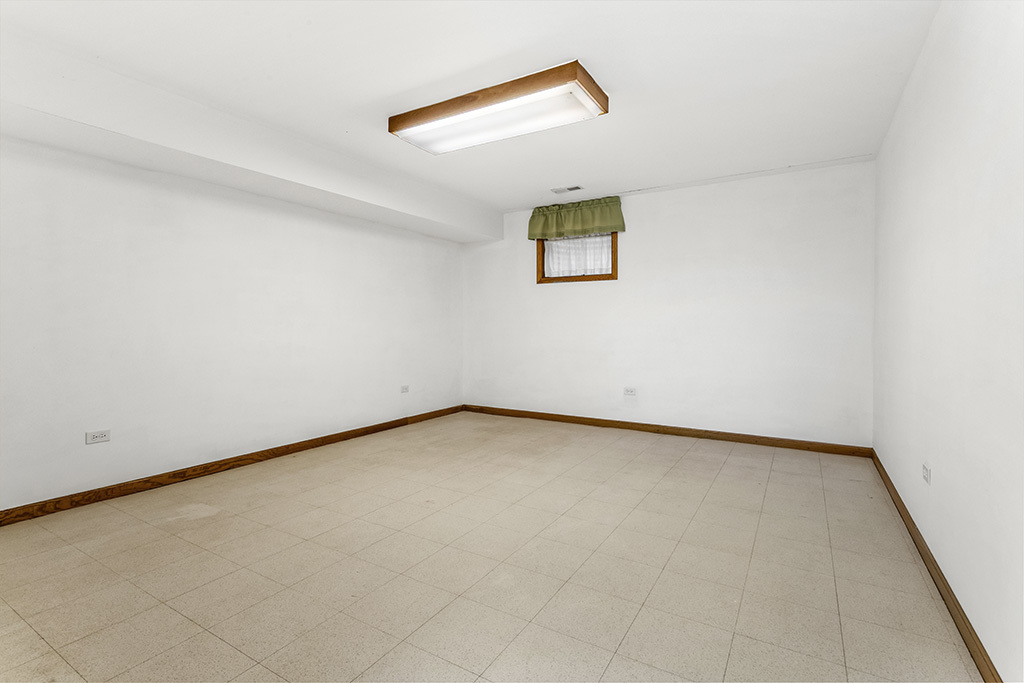 13755 S Golden Oak Drive