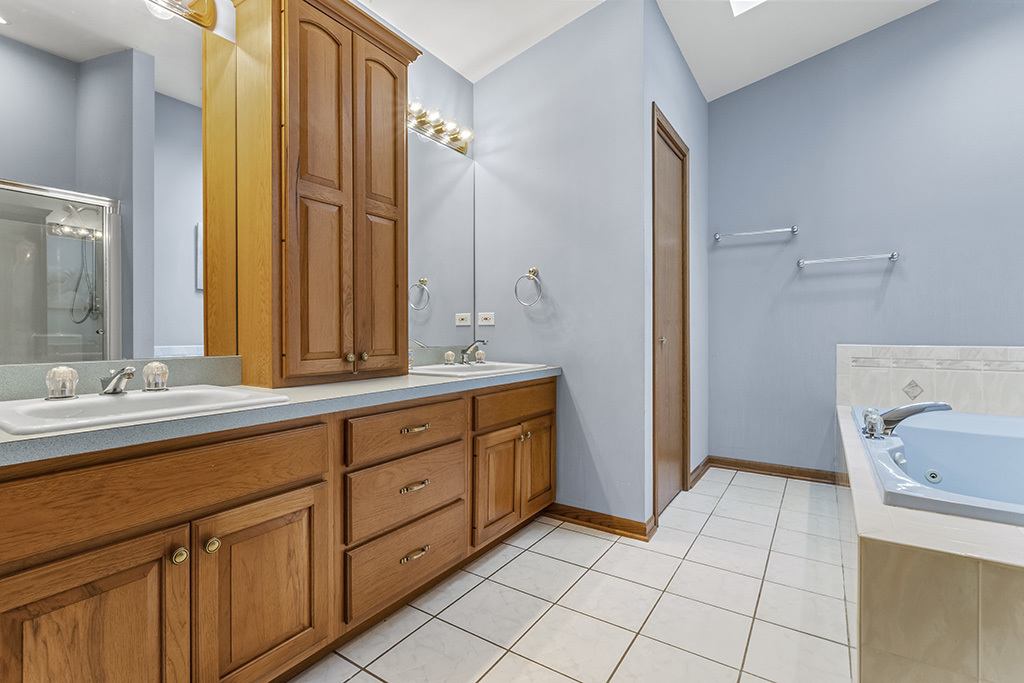 13755 S Golden Oak Drive