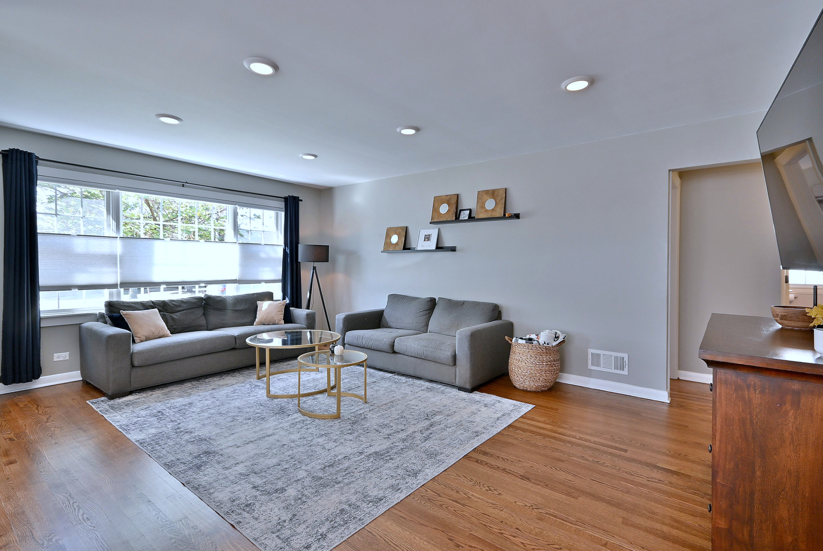 827 S Kearsage Avenue