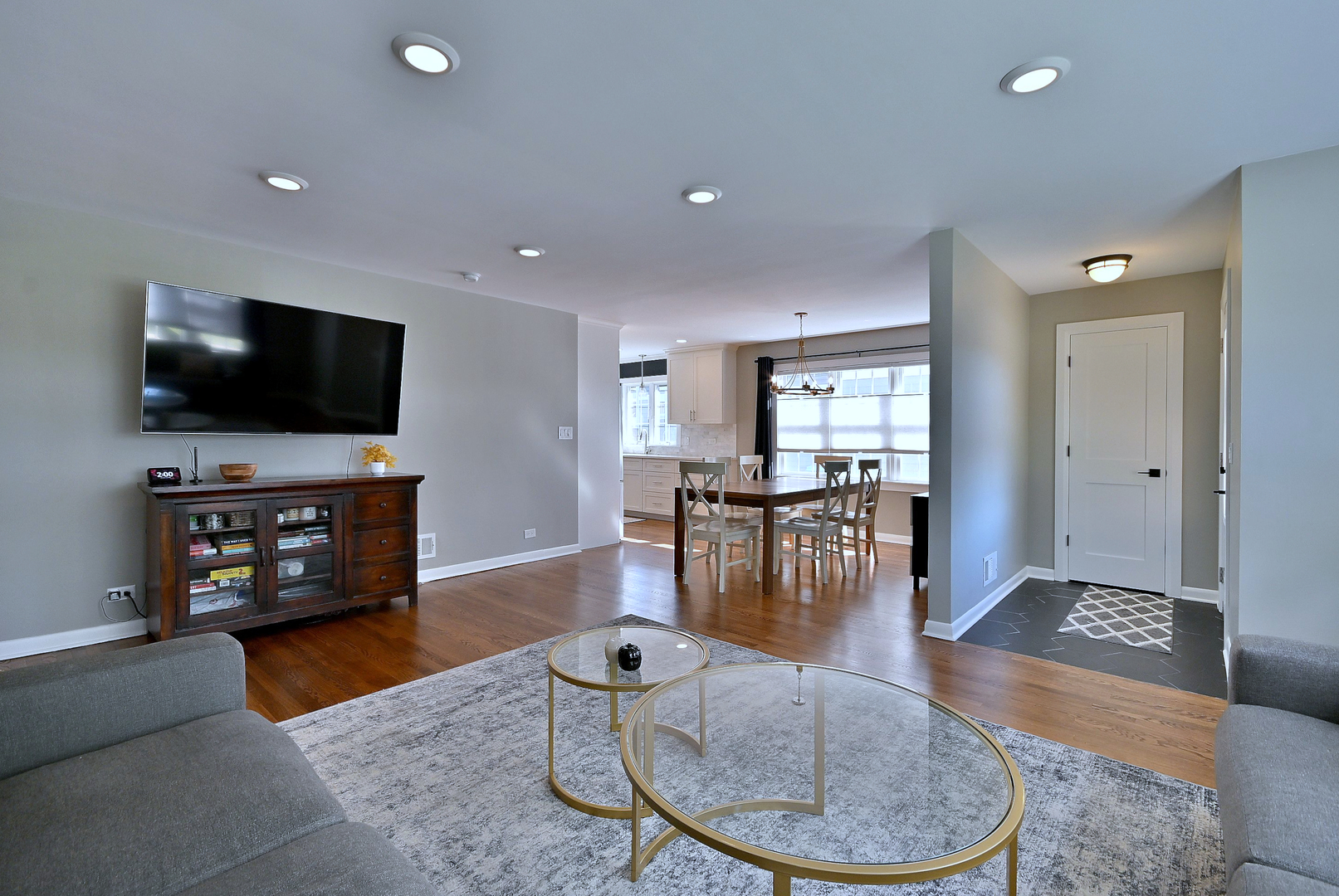 827 S Kearsage Avenue