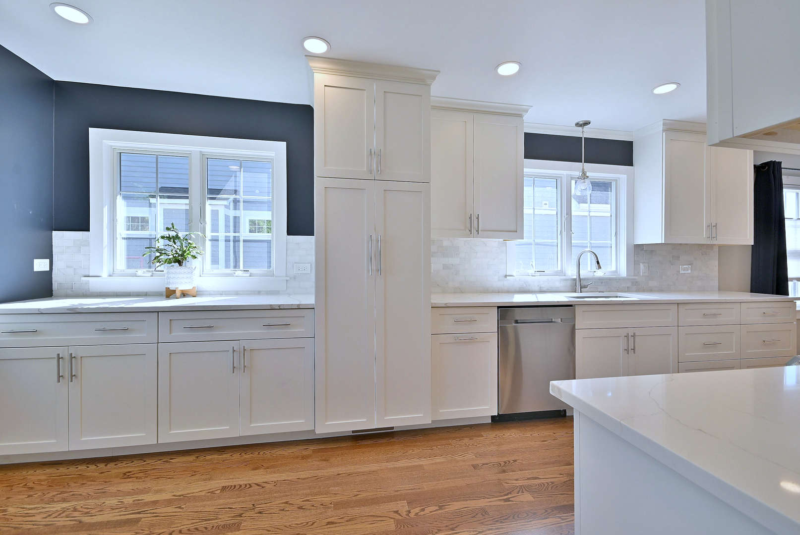 827 S Kearsage Avenue