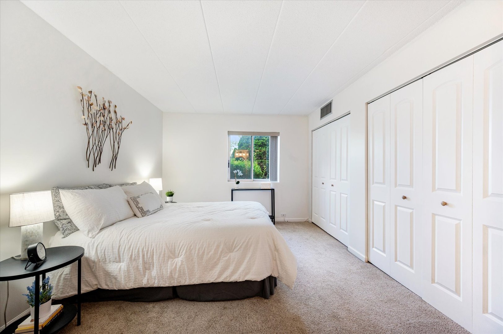 100 W Butterfield Road Unit: 101N