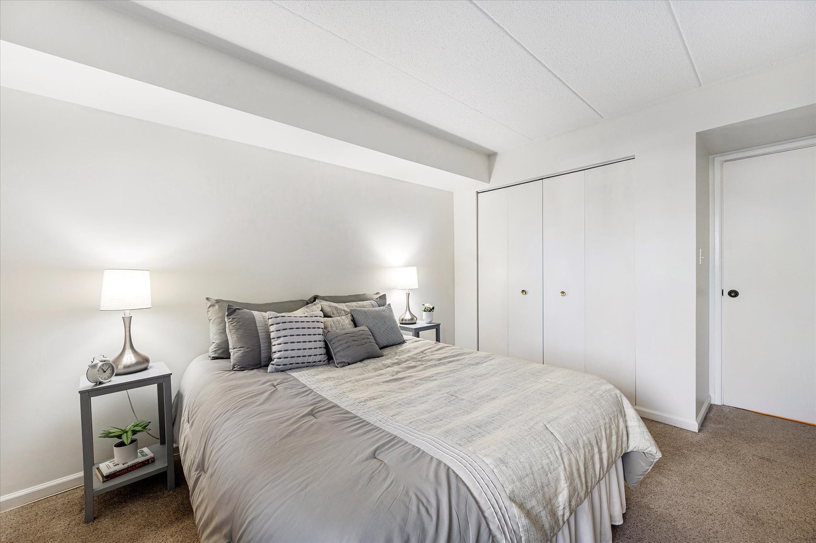 100 W Butterfield Road Unit: 101N