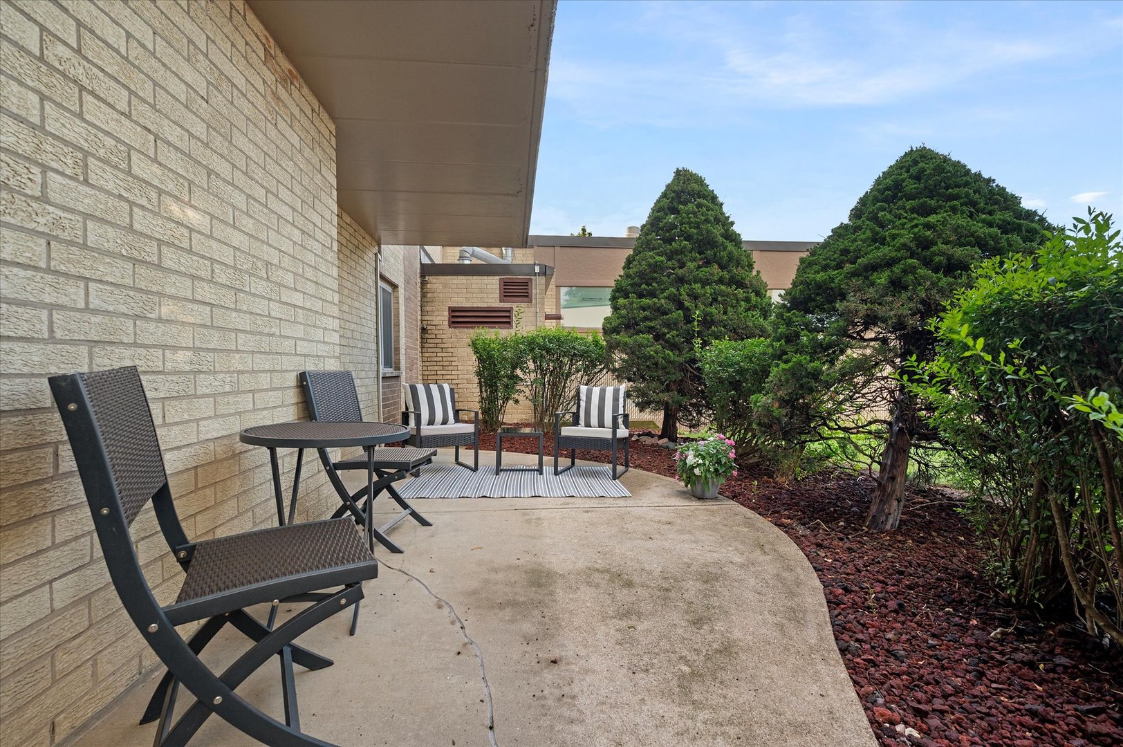 100 W Butterfield Road Unit: 101N