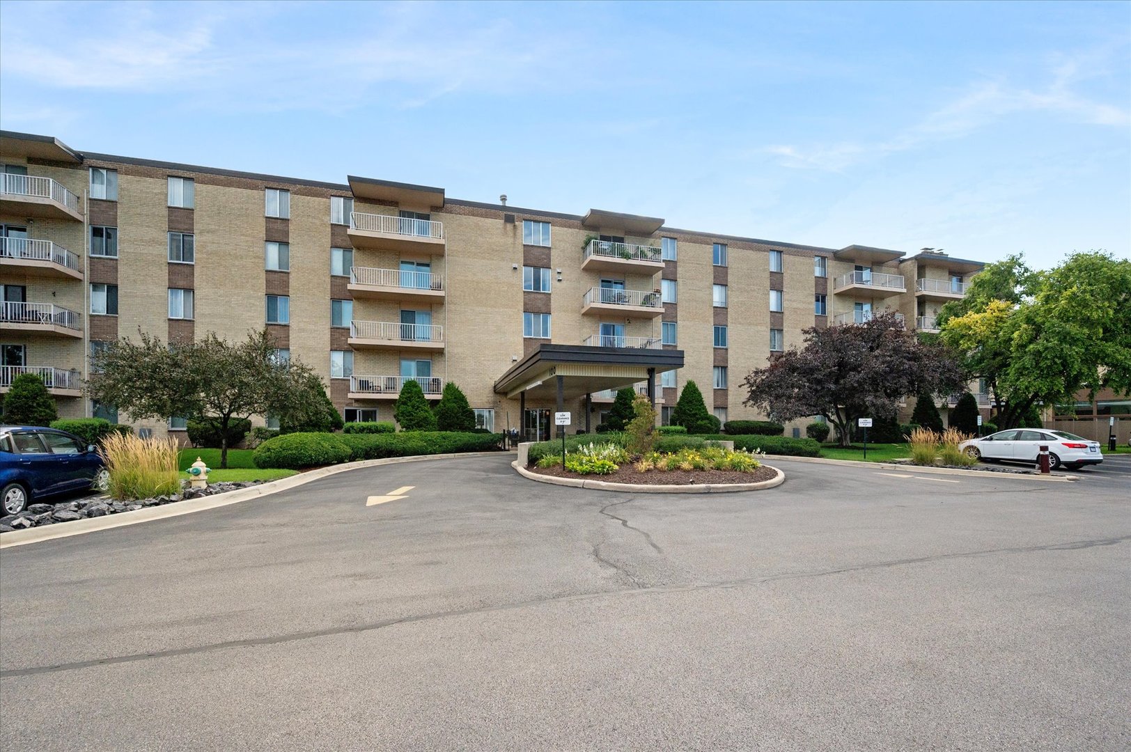 100 W Butterfield Road Unit: 101N