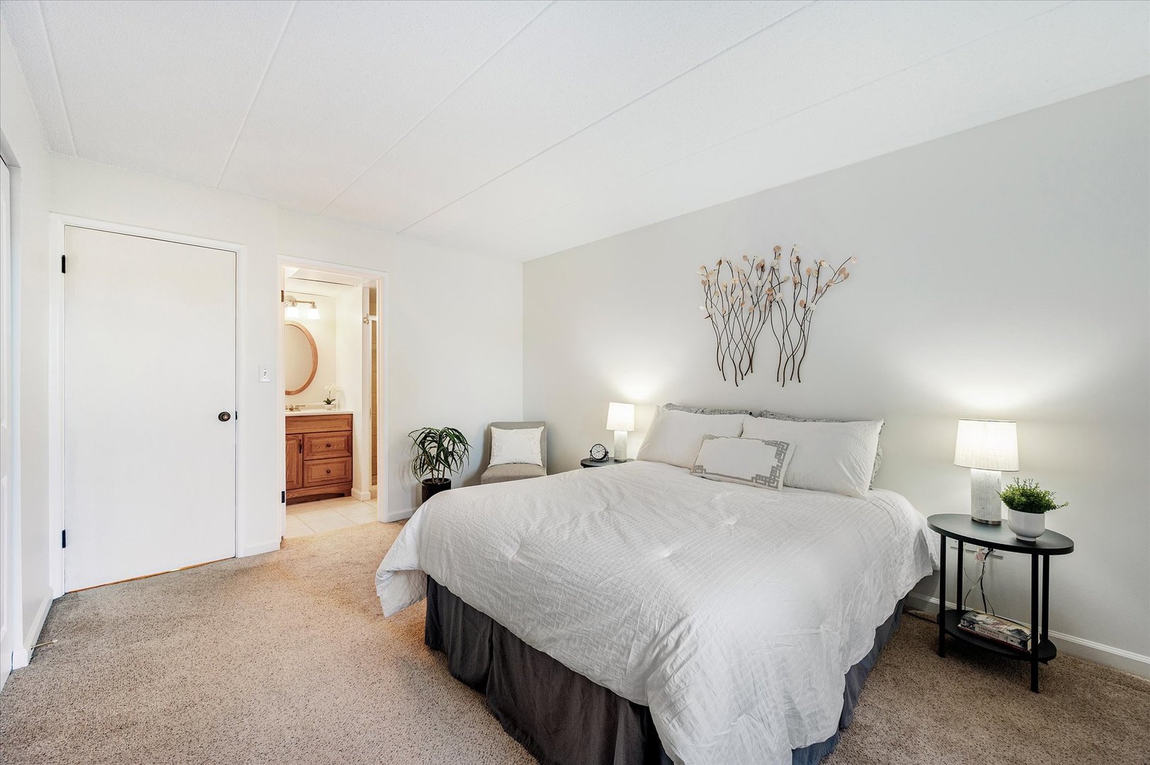 100 W Butterfield Road Unit: 101N