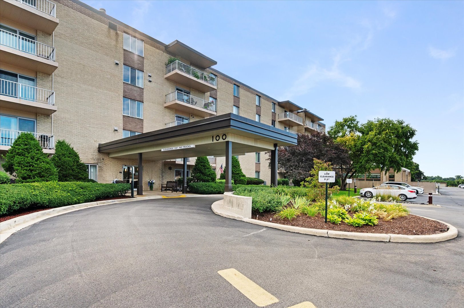 100 W Butterfield Road Unit: 101N