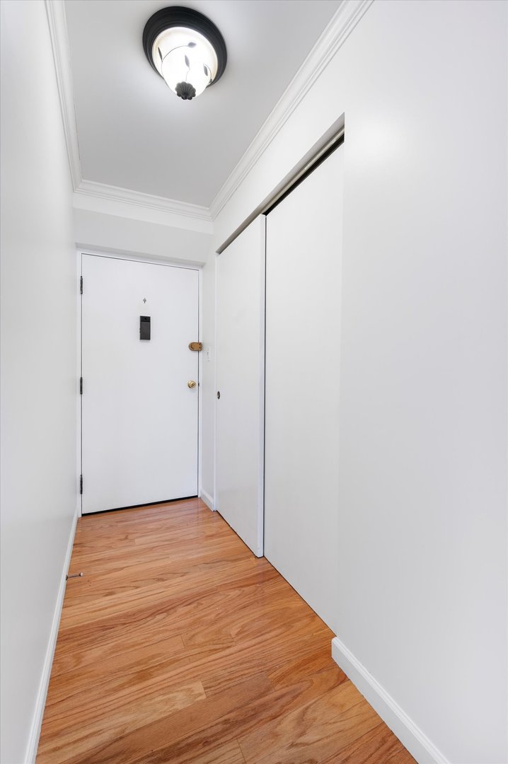 100 W Butterfield Road Unit: 101N