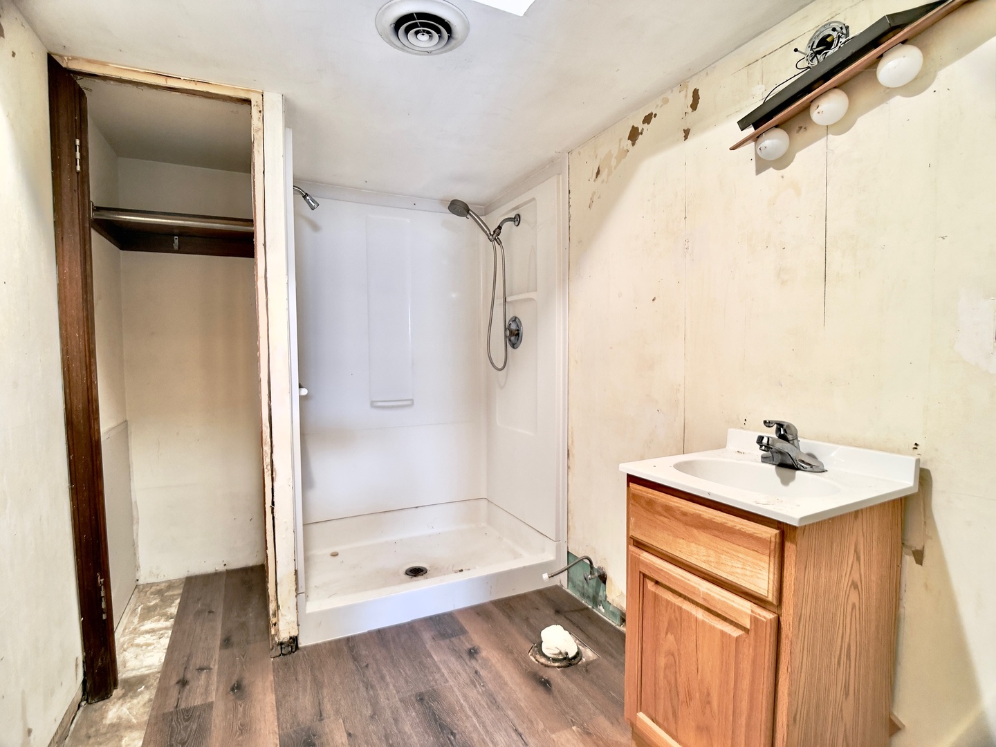 1807 Forrest Boulevard