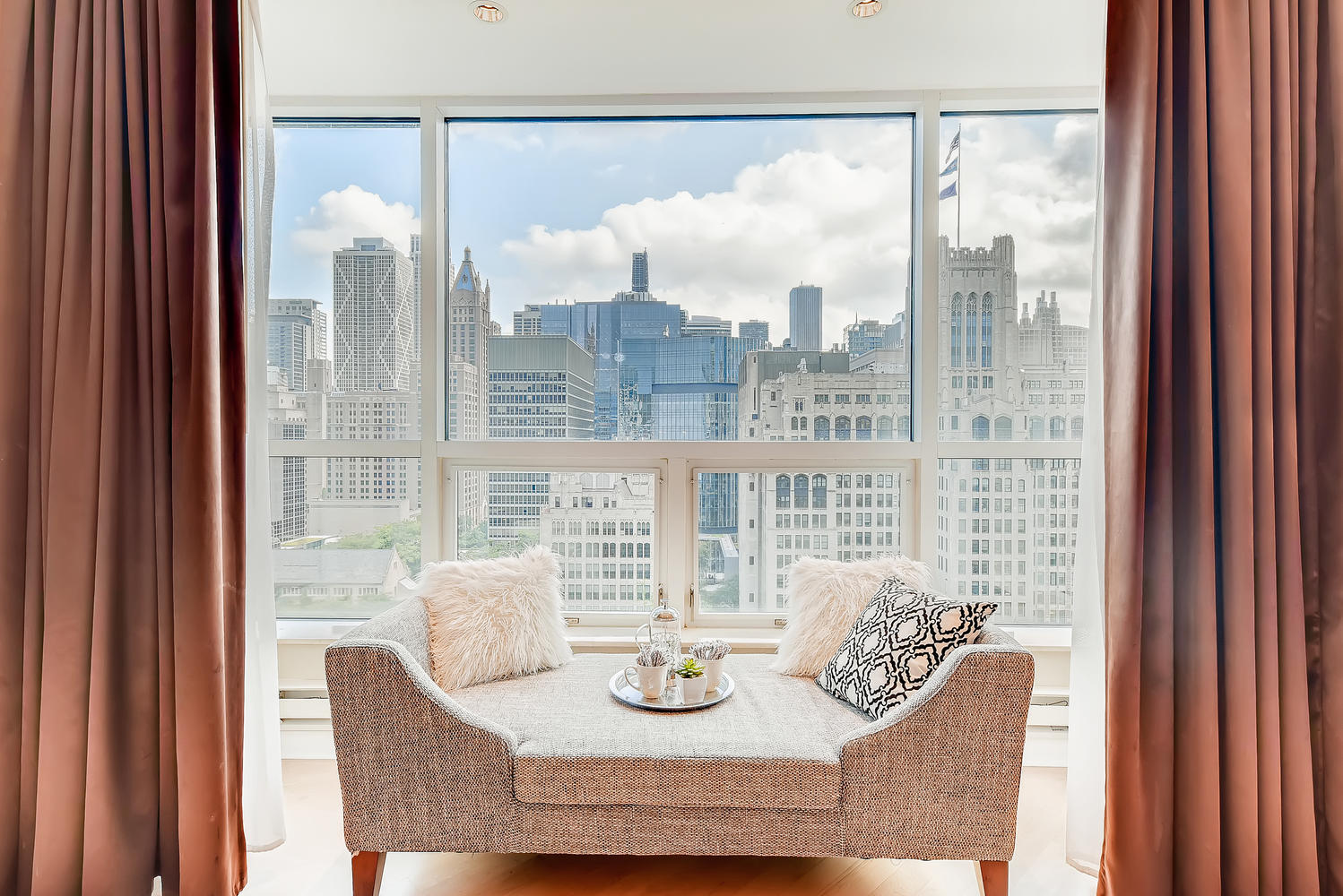 270 E Pearson Street Unit: 1402