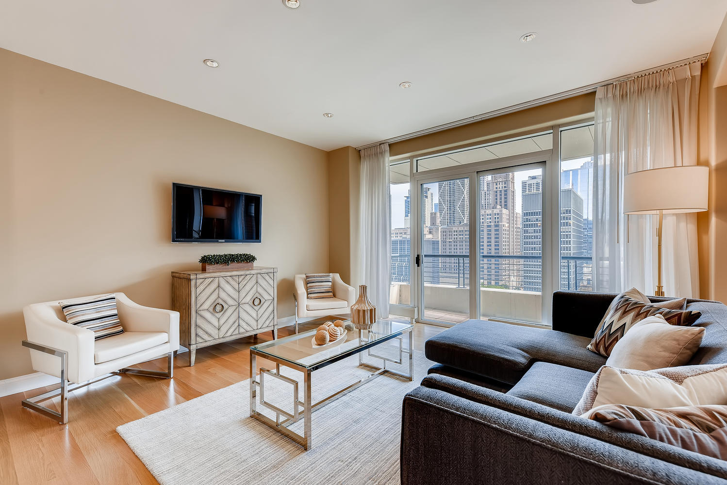 270 E Pearson Street Unit: 1402