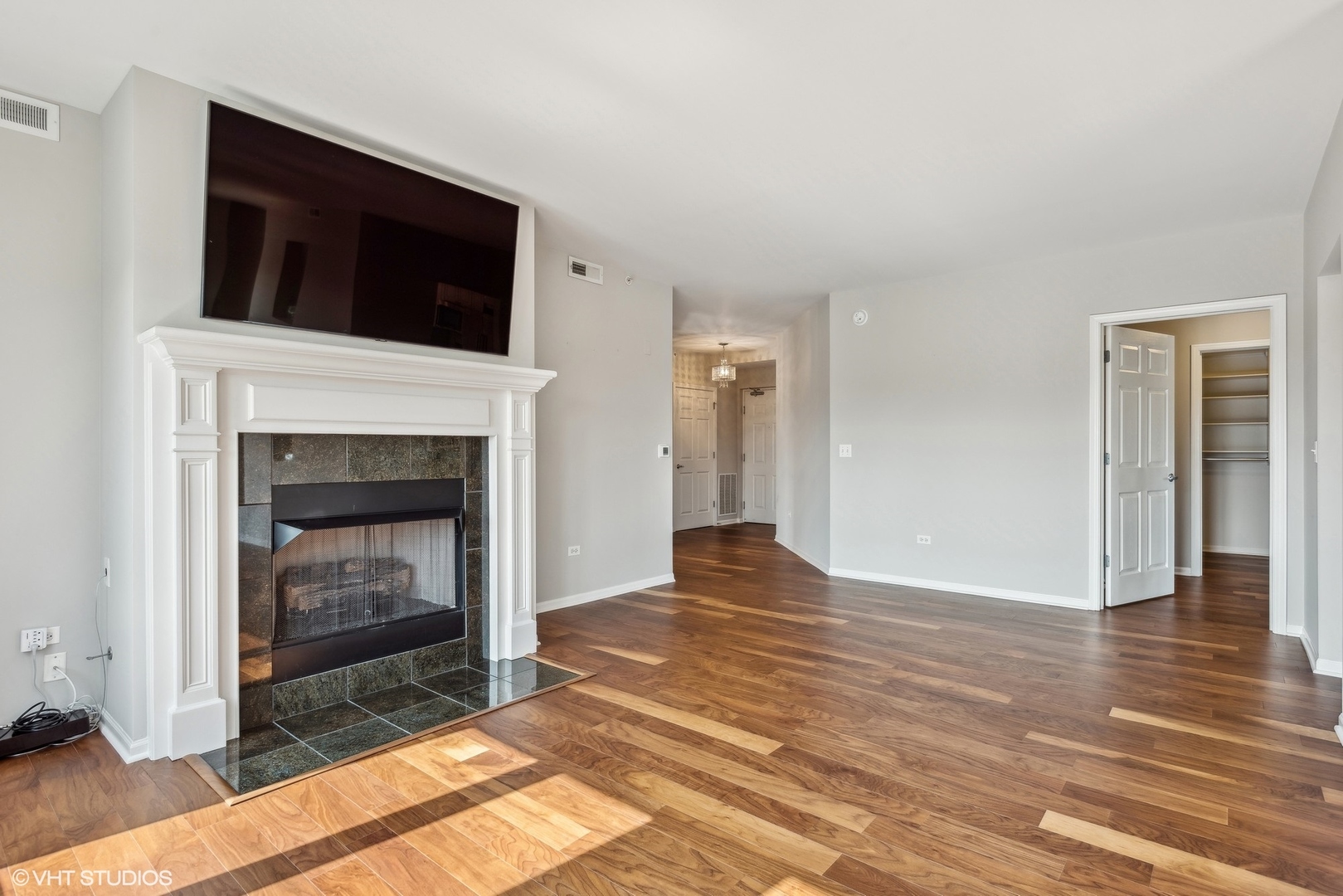 145 S York Street Unit: 426