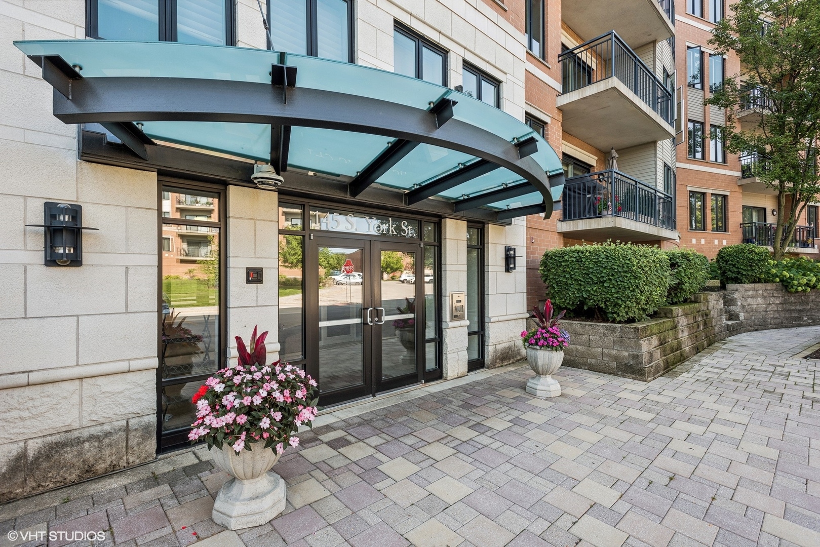 145 S York Street Unit: 426