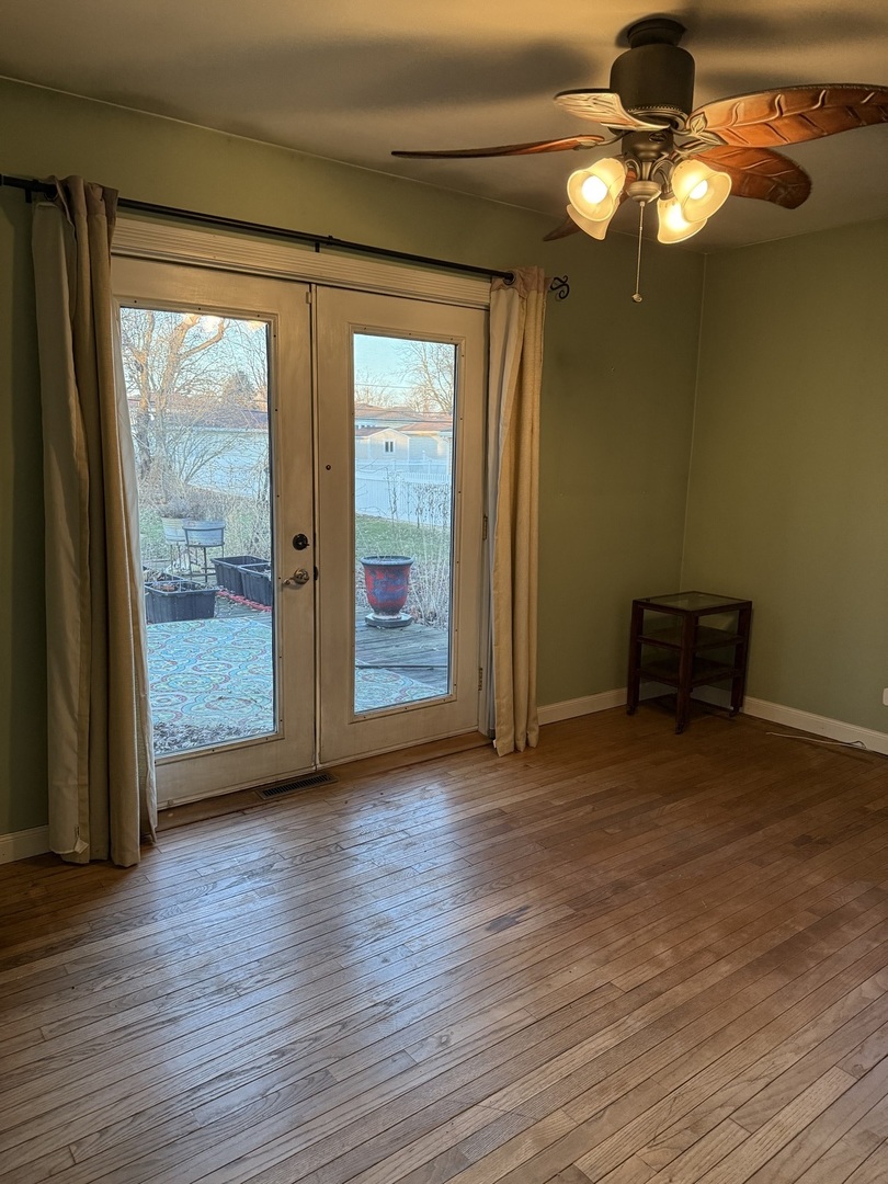 655 W Comstock Avenue