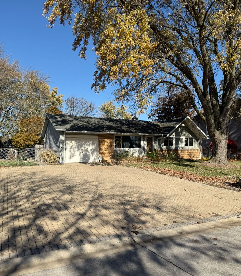 655 W Comstock Avenue