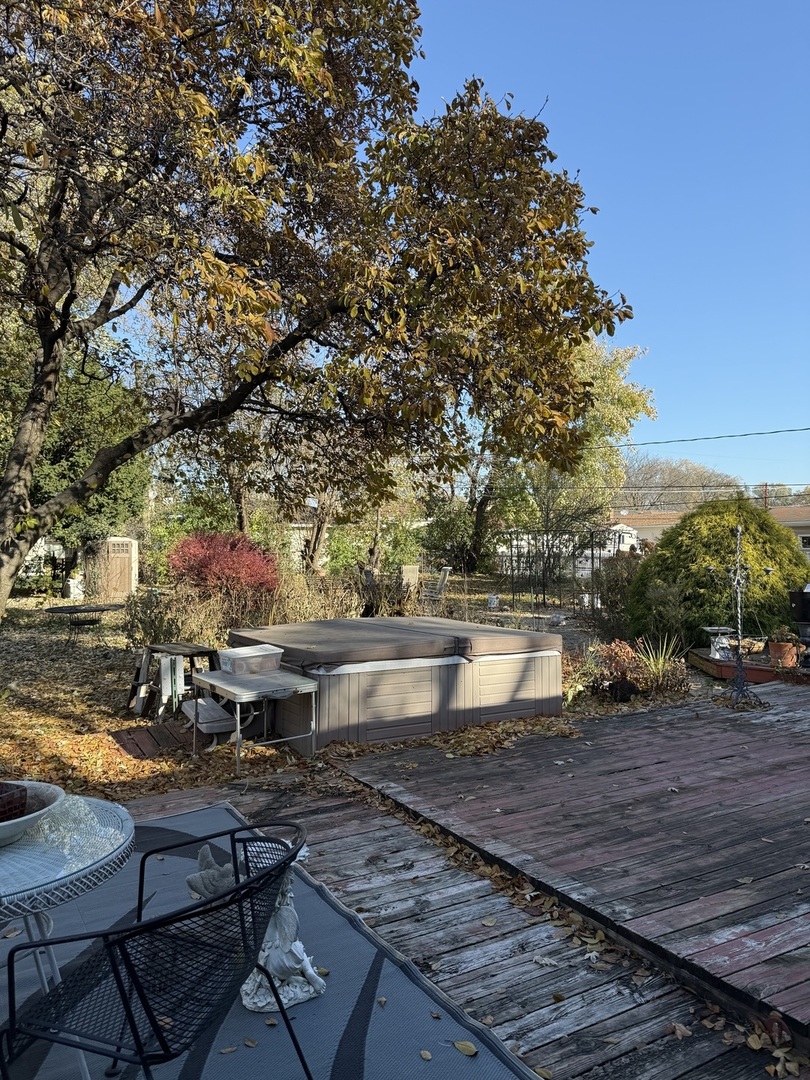 655 W Comstock Avenue