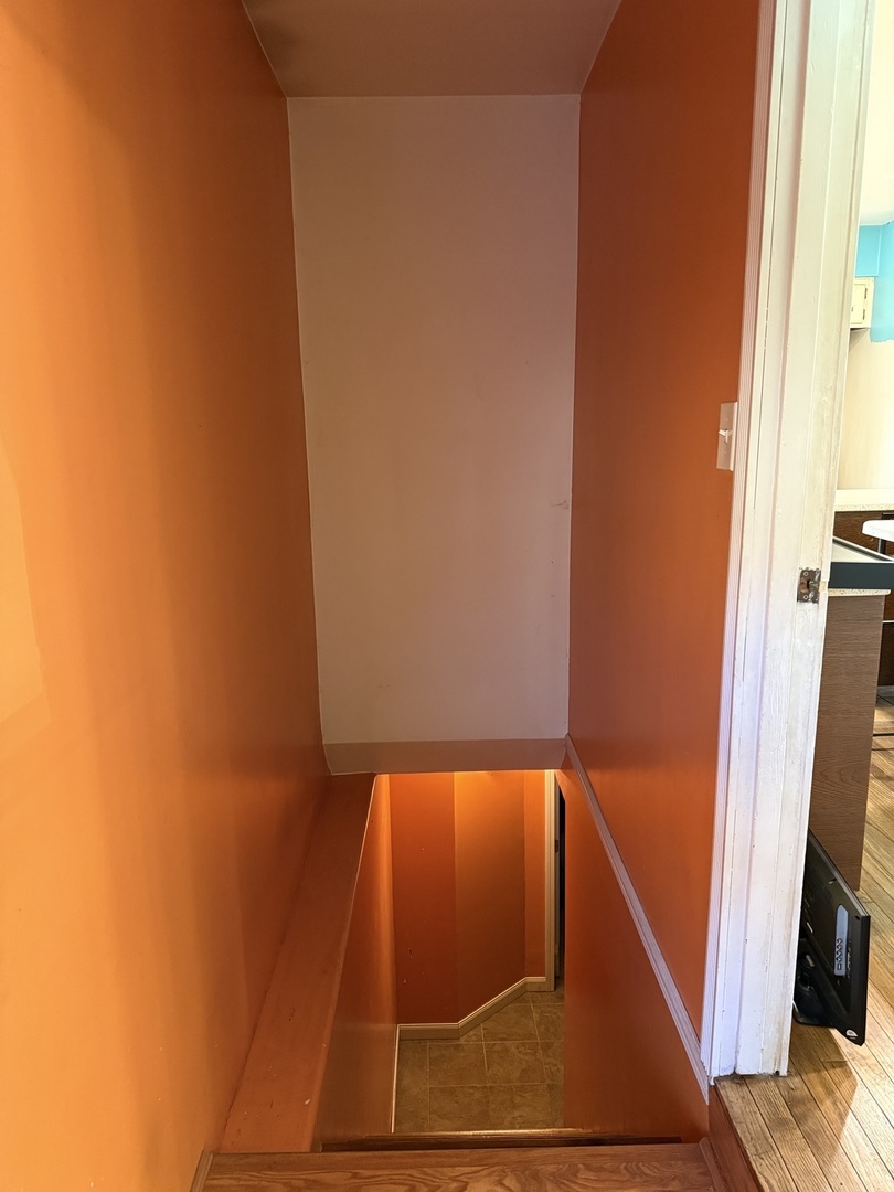 655 W Comstock Avenue