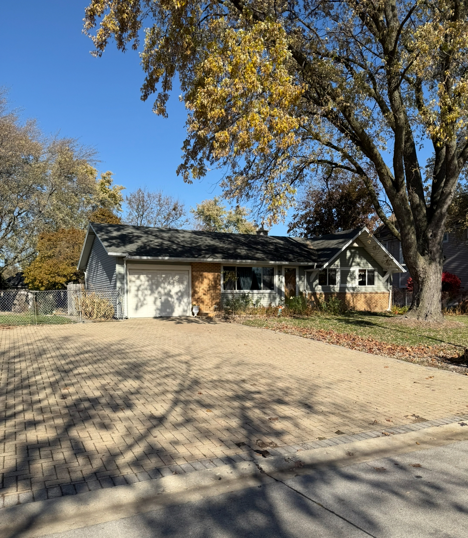 655 W Comstock Avenue