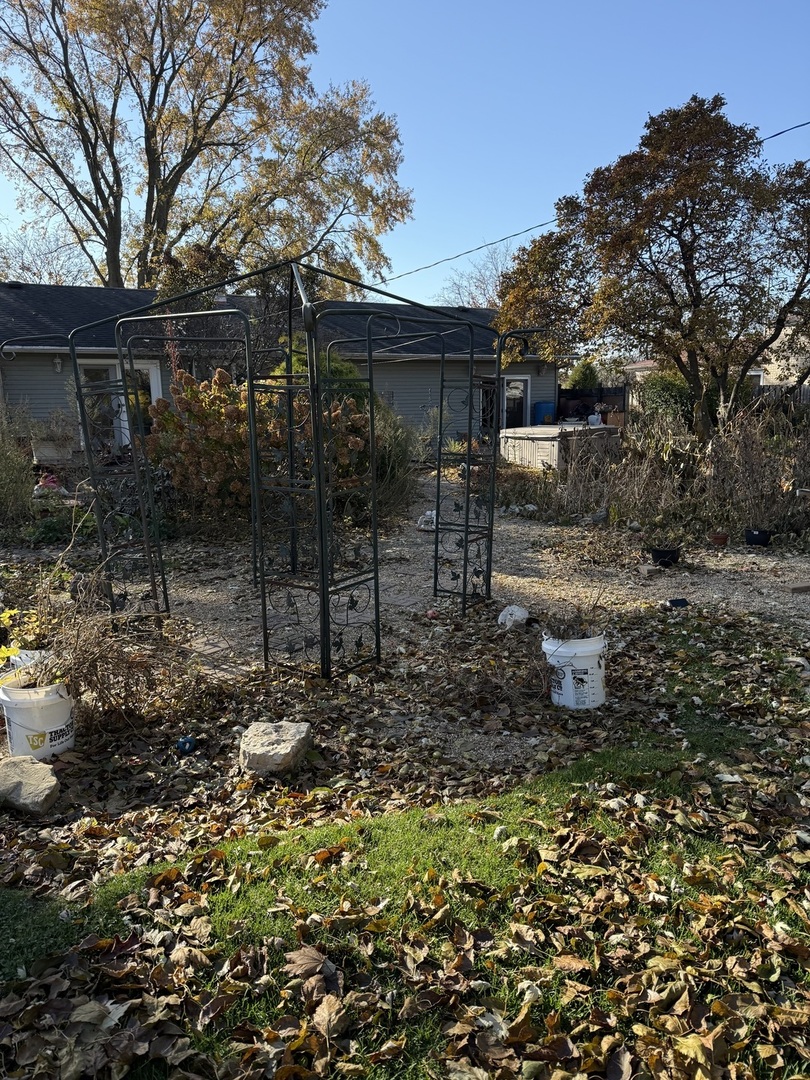 655 W Comstock Avenue