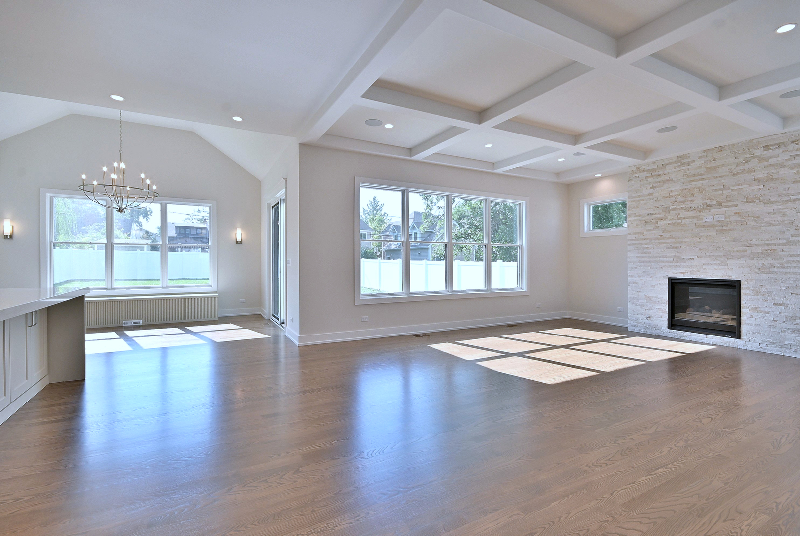 594 W Comstock Avenue