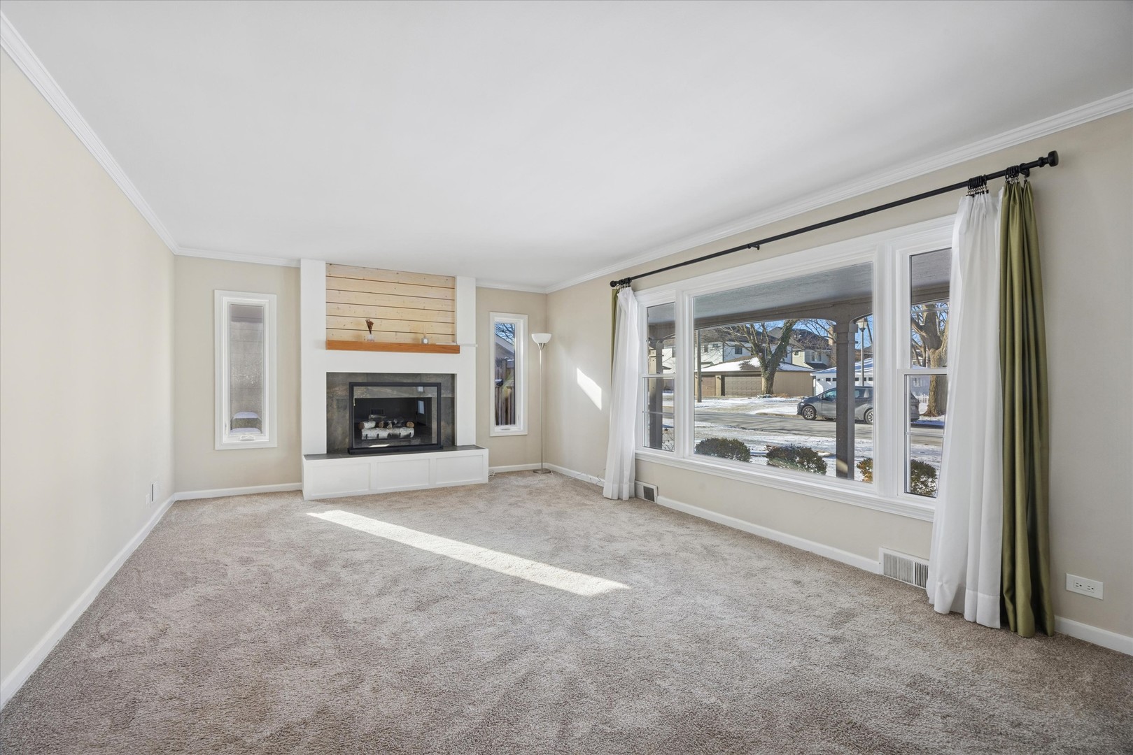 685 S Kearsage Avenue