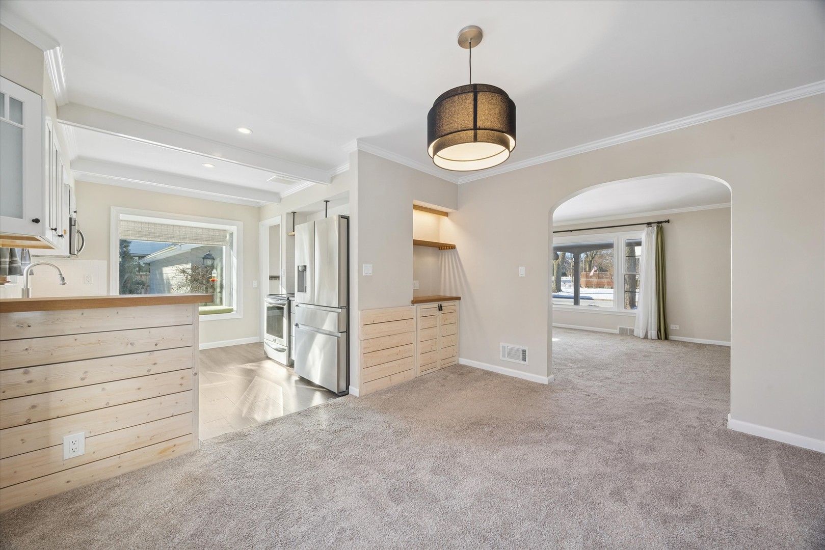 685 S Kearsage Avenue