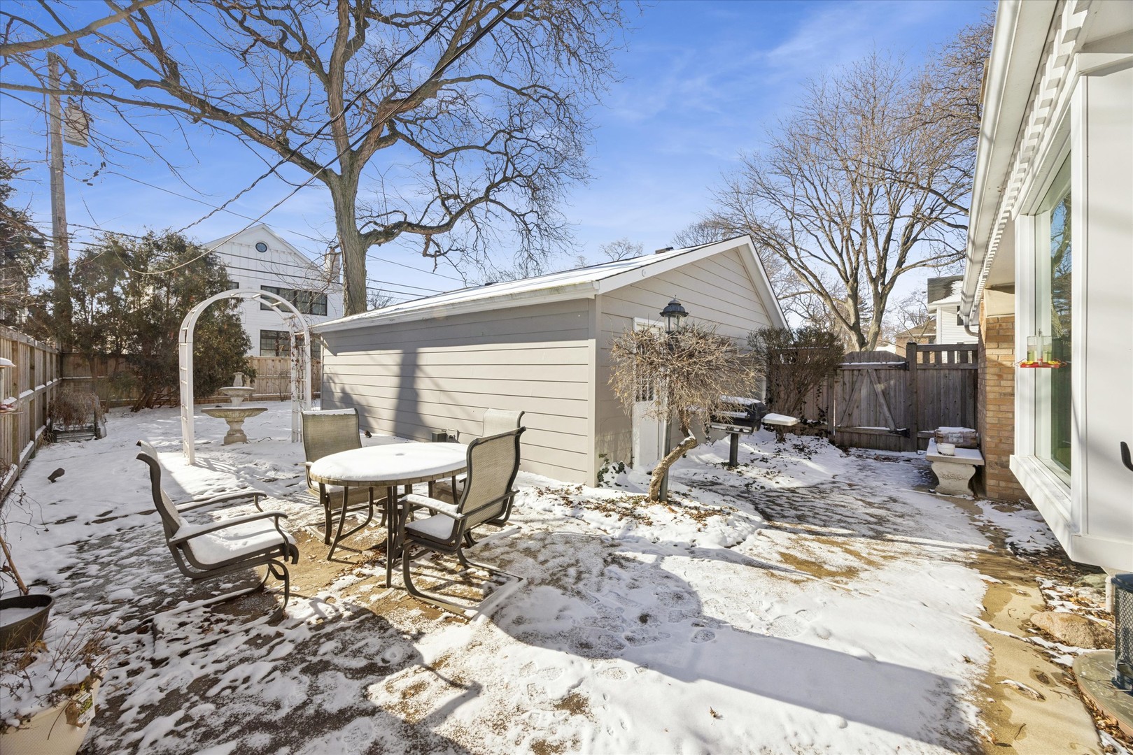 685 S Kearsage Avenue