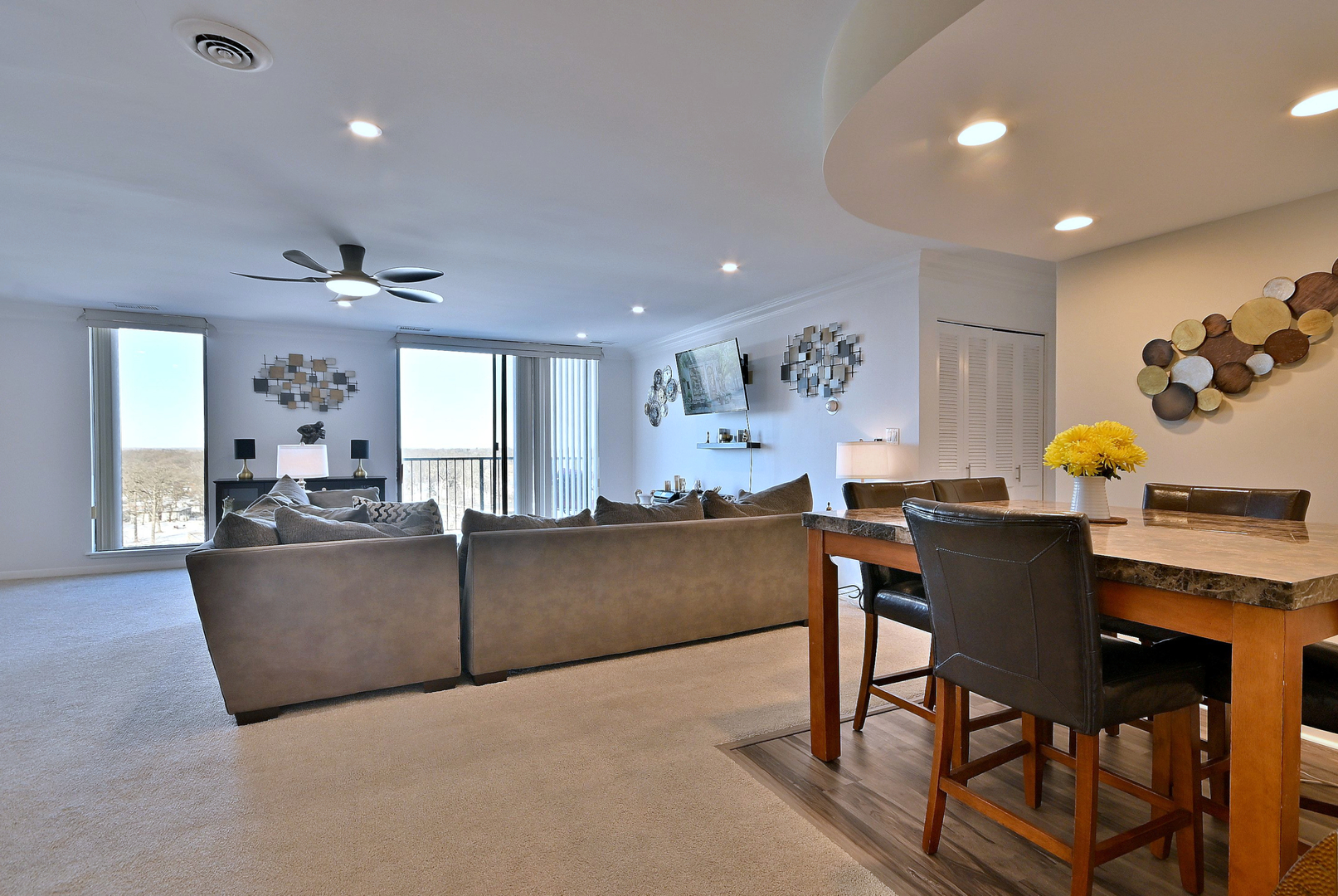 190 S Wood Dale Road Unit: 902