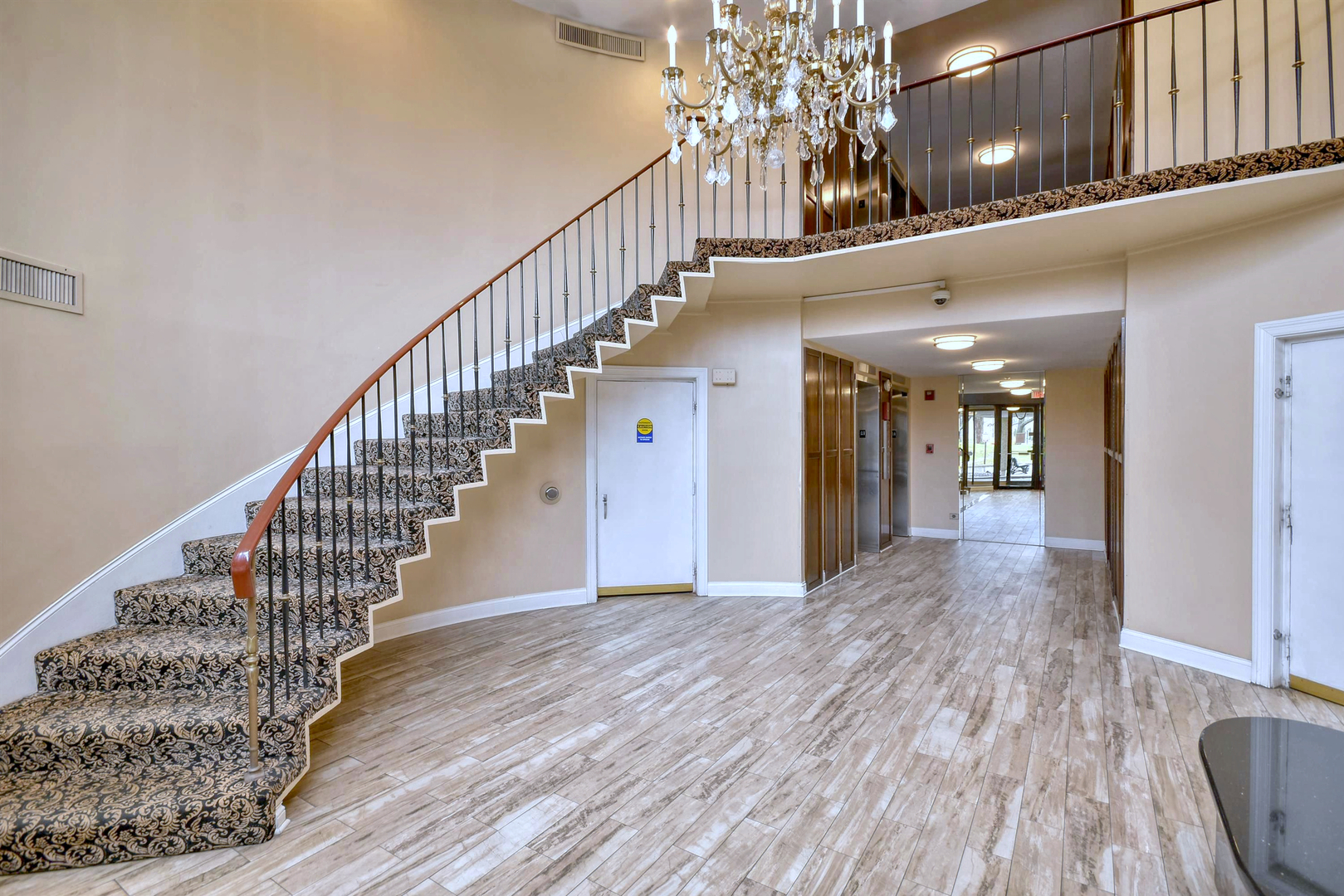 190 S Wood Dale Road Unit: 902