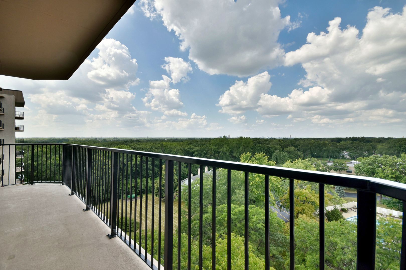 190 S Wood Dale Road Unit: 902