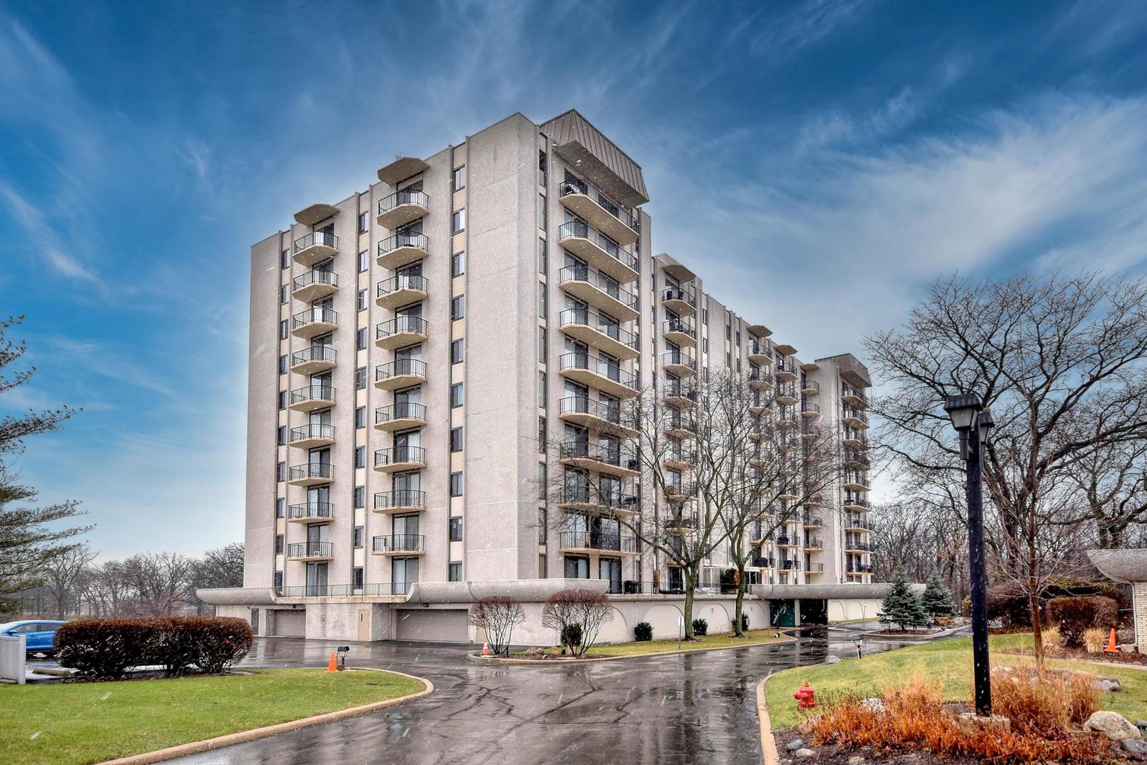 190 S Wood Dale Road Unit: 902