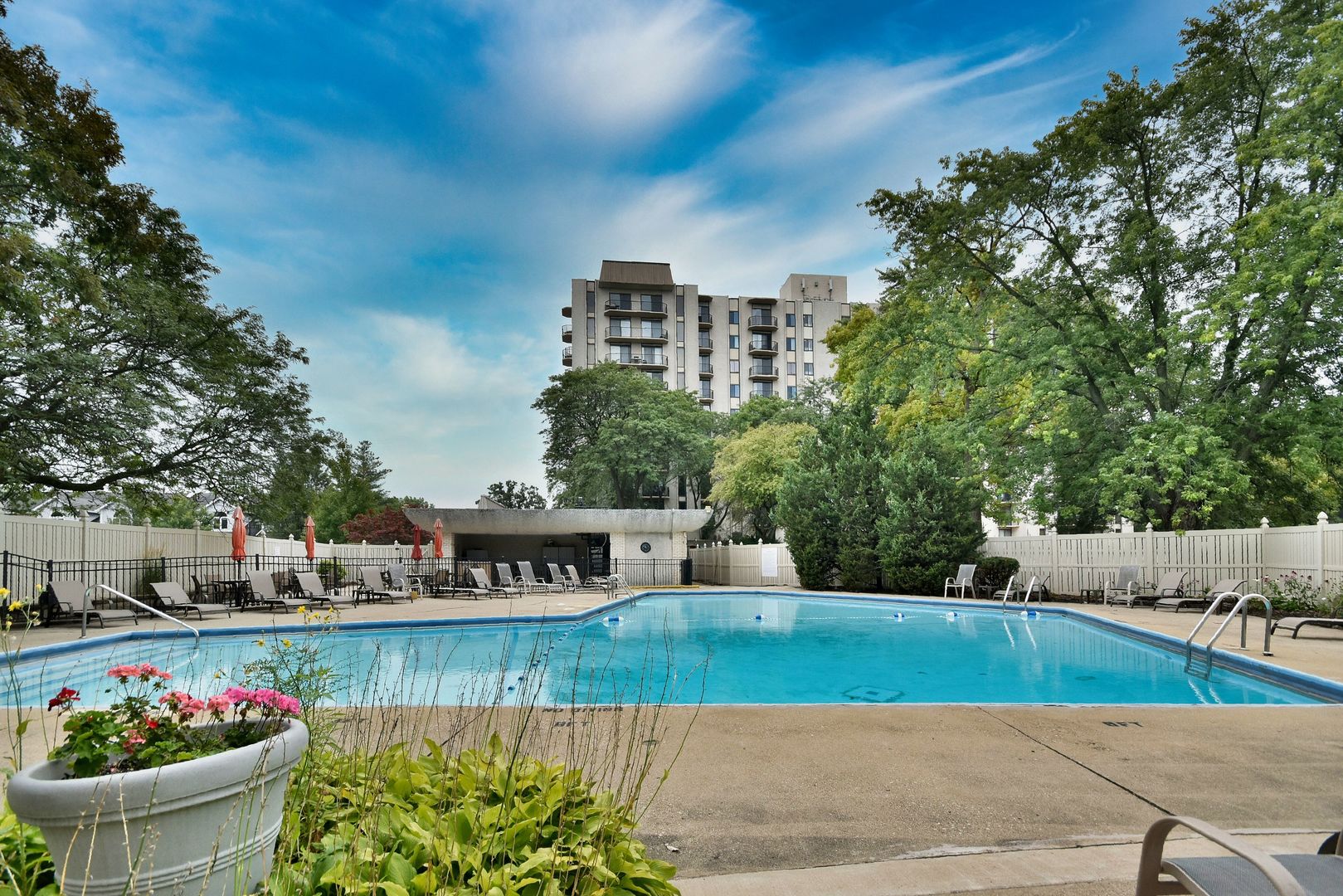 190 S Wood Dale Road Unit: 902