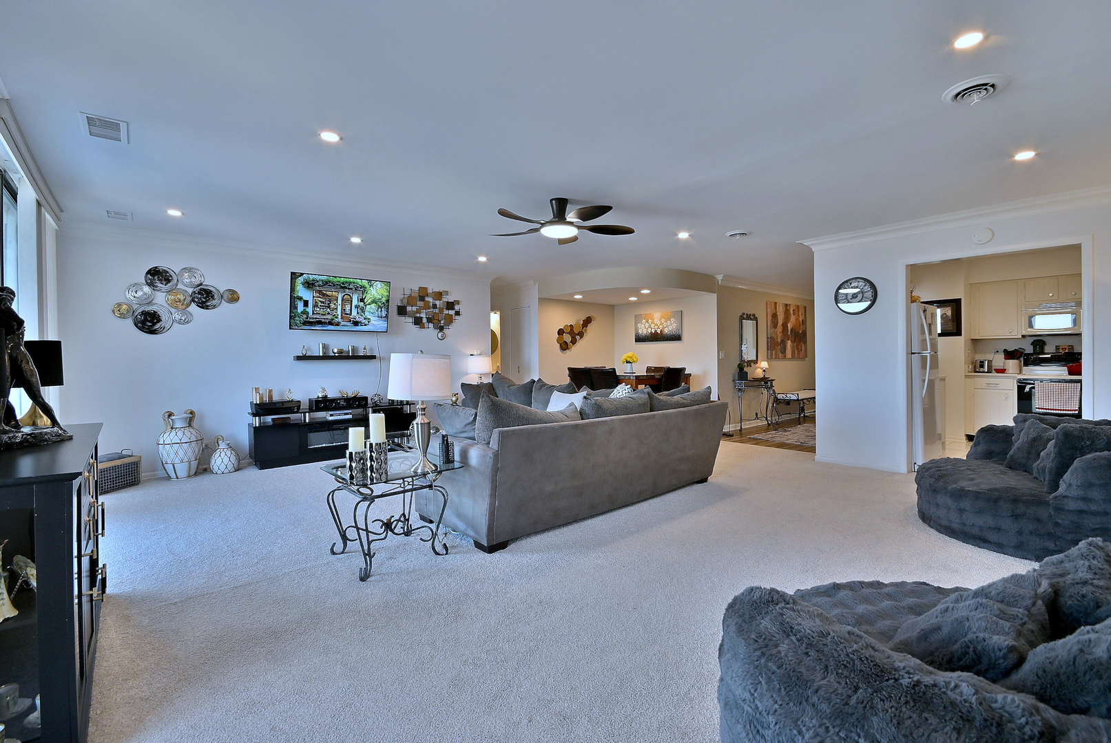 190 S Wood Dale Road Unit: 902