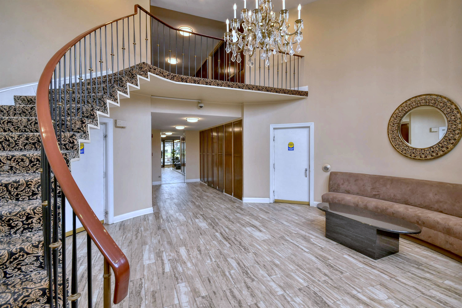 190 S Wood Dale Road Unit: 902