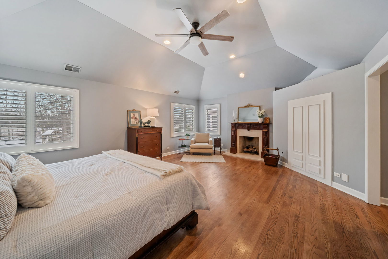 366 W Eggleston Avenue