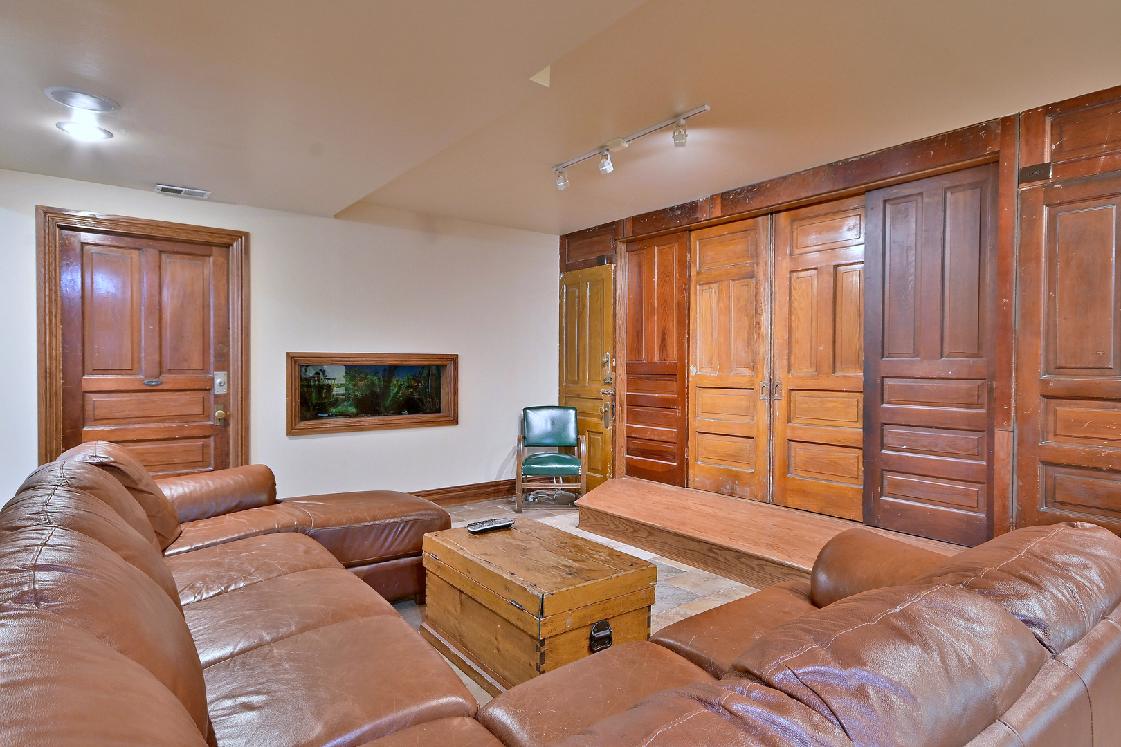 366 W Eggleston Avenue