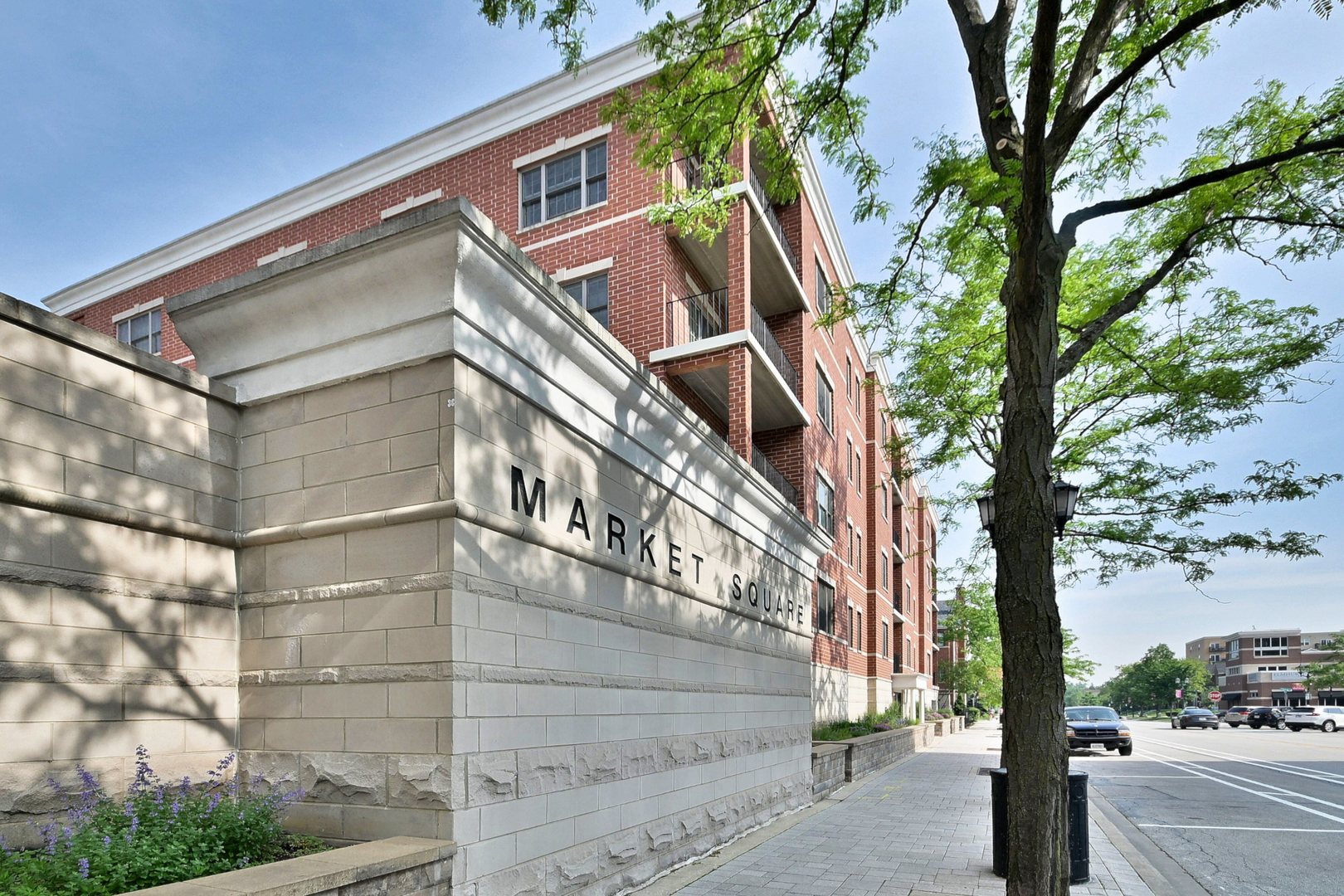 210 N Addison Avenue Unit: 301