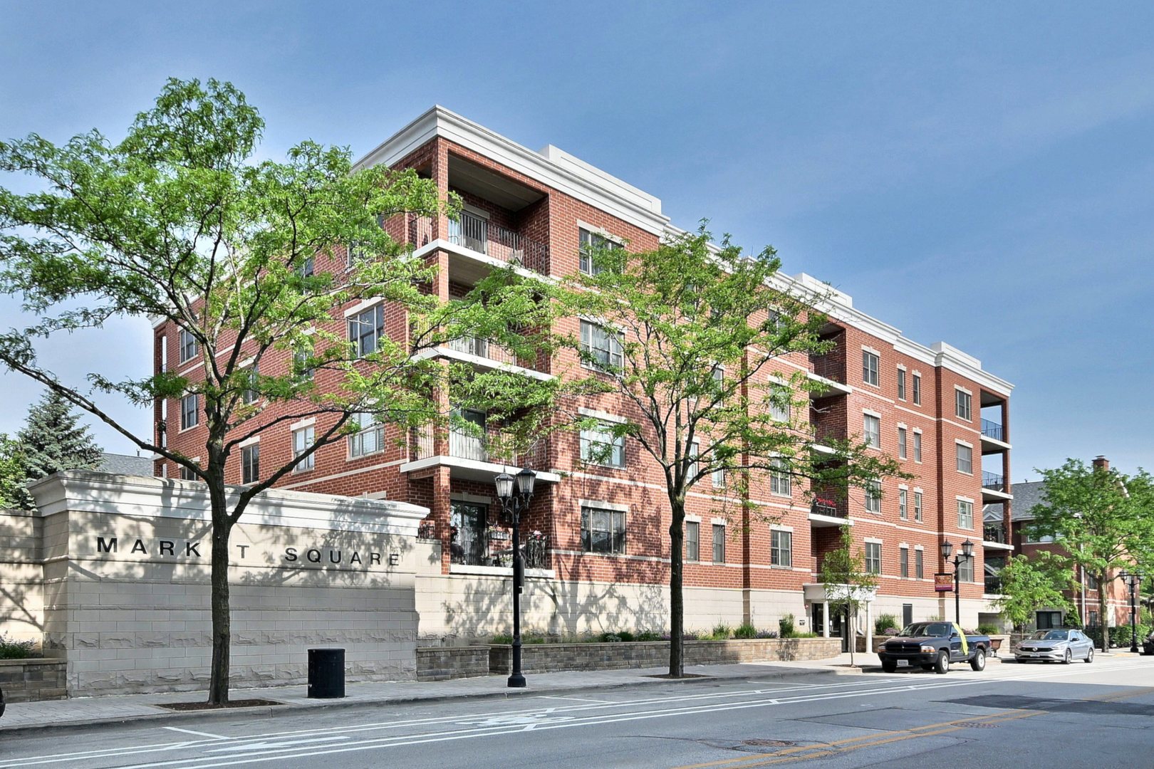210 N Addison Avenue Unit: 301